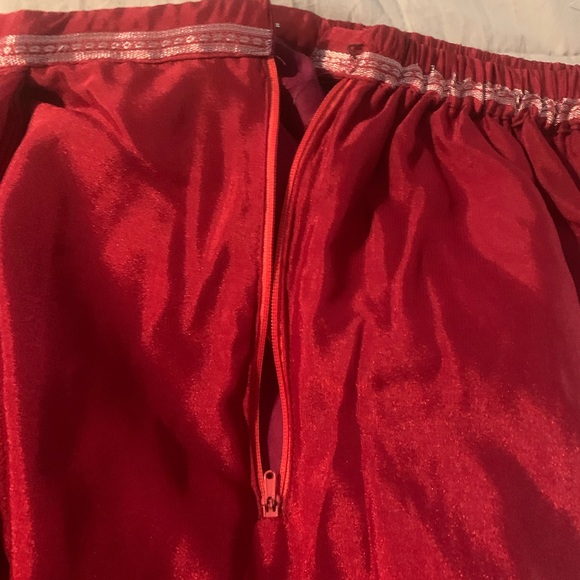 Handmade Silk Saree - Red & Green with Gold Embroidery - Picture 9 of 10